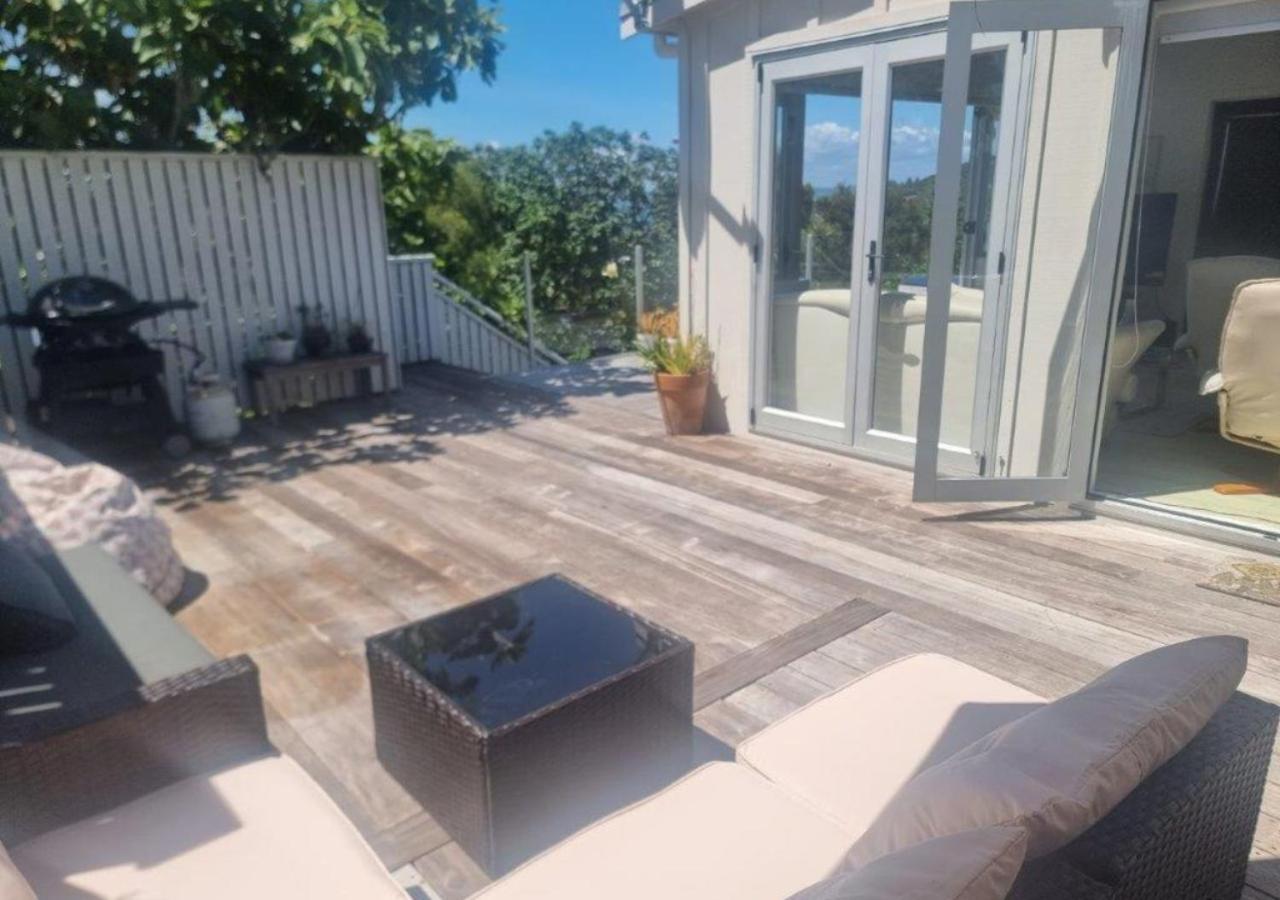 Tiri Cottage - Sea Views In Oneroa By Waiheke Unlimited Waiheke Island エクステリア 写真