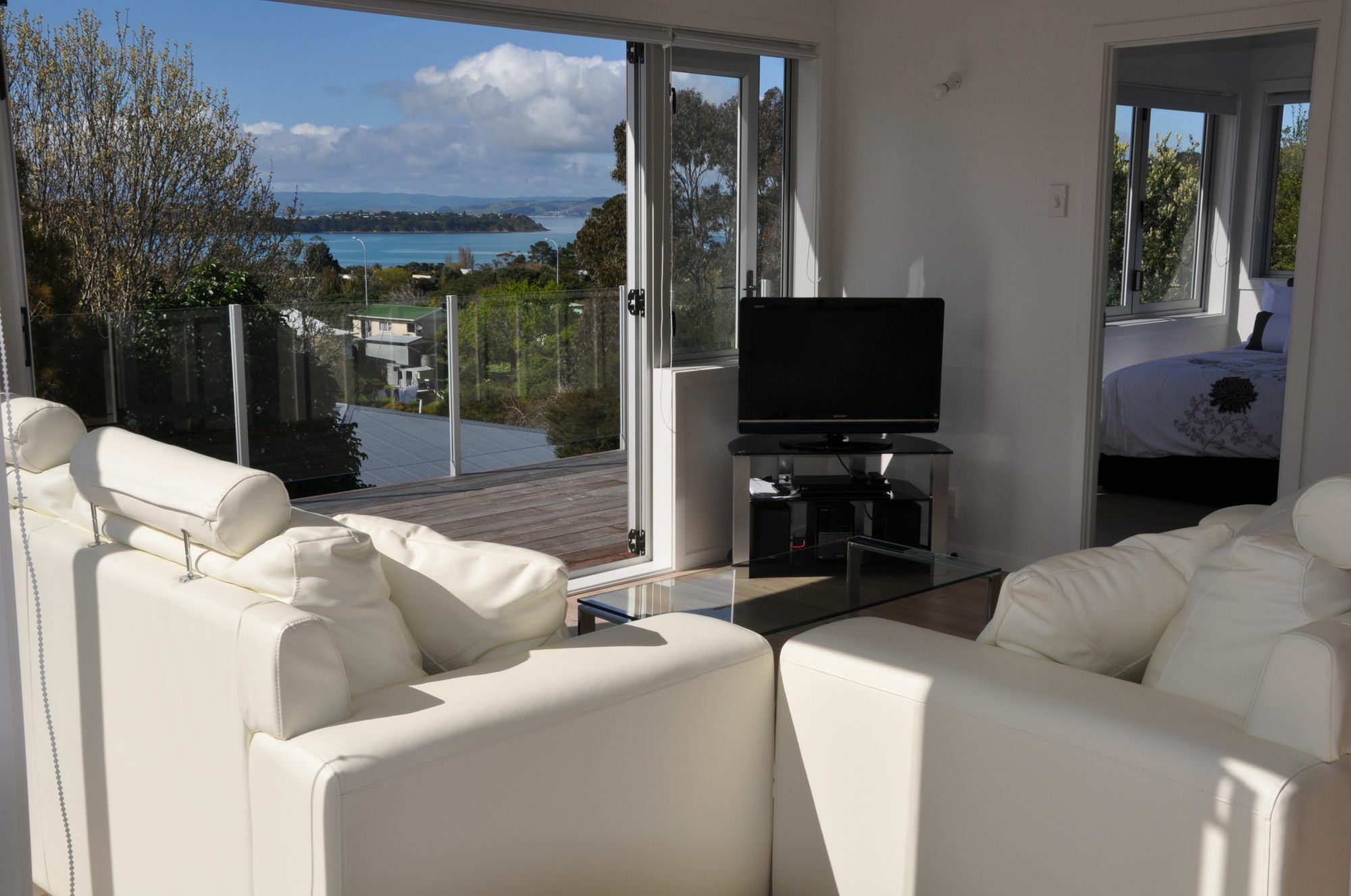 Tiri Cottage - Sea Views In Oneroa By Waiheke Unlimited Waiheke Island エクステリア 写真